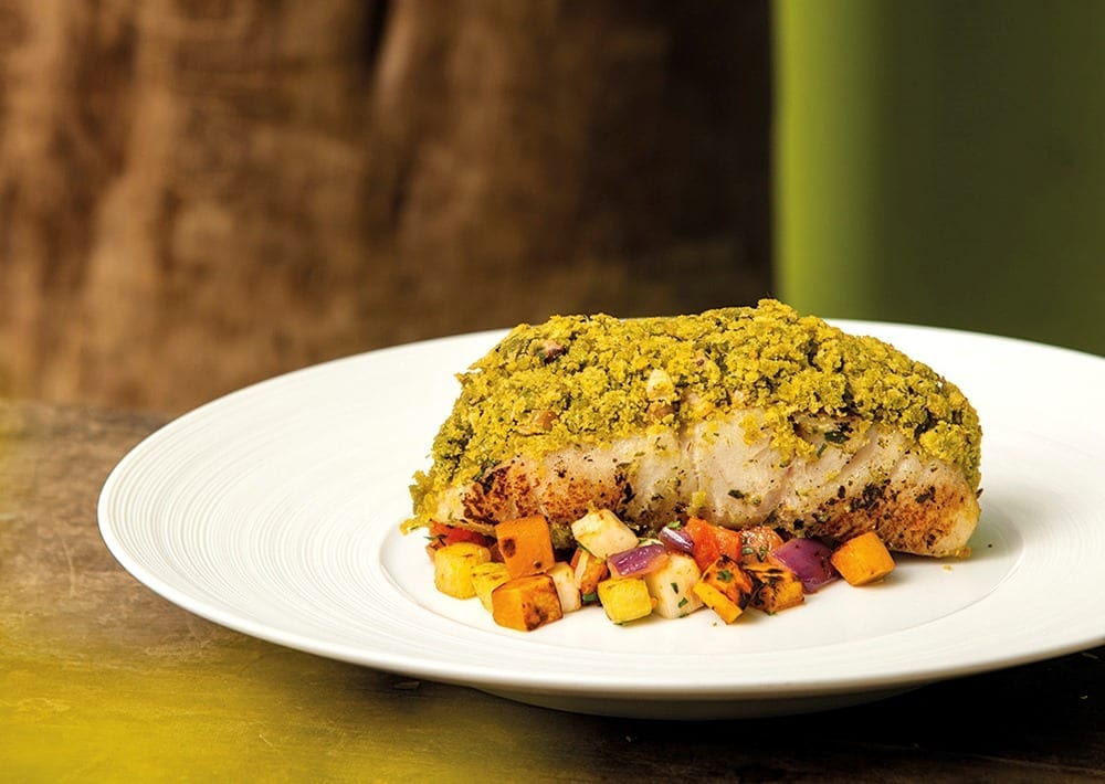 Robalo_com_crosta_de_capim_santo_e_ratatouille_brasileiro