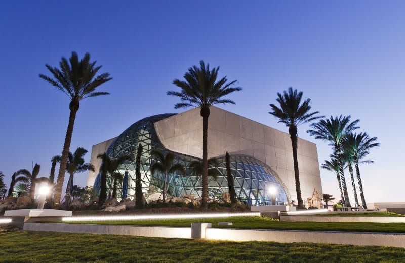 dali_exterior
