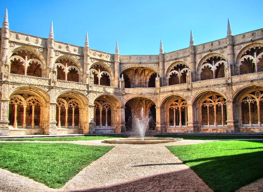 Claustros_do_Mosteiro_dos_Jerónimos,_Lisboa