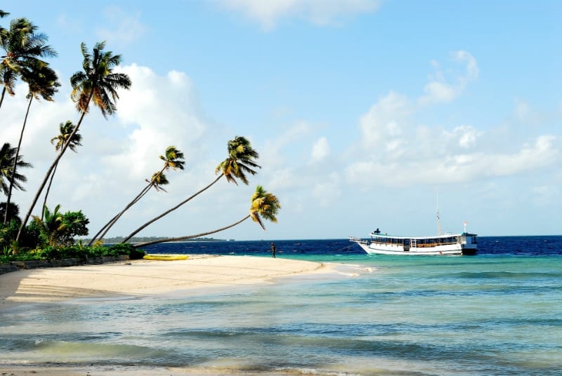 Wakatobi_beach_2006