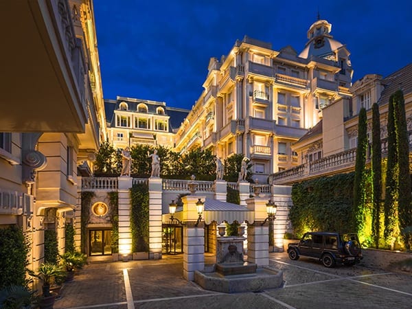 Facade-Hotel-Metropole-Mont