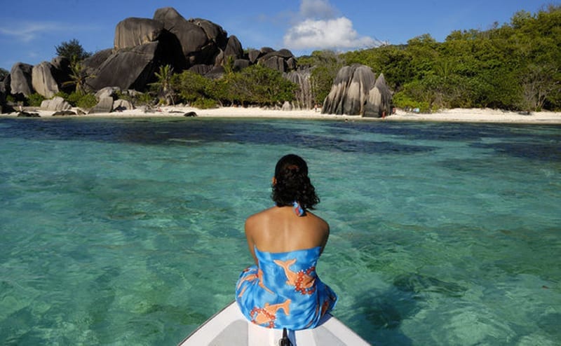 sailing-anse-source-d-arge