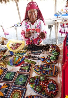 Cultura_MujerHuicholArtesana-2014