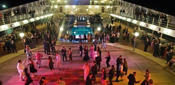 aula-de-danca-no-cruzeiro-tematico-baila-comigo-no-navio-preziosa-da-msc-1376844293845_615x300