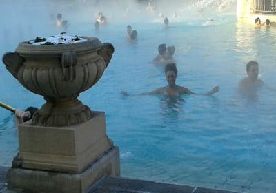 Piscina termal em Budapeste é bom programa até no inverno