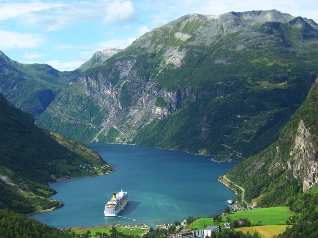 fjord-351172_960_720