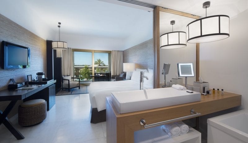 298819_656774_deluxe_pool_view_room_low_res