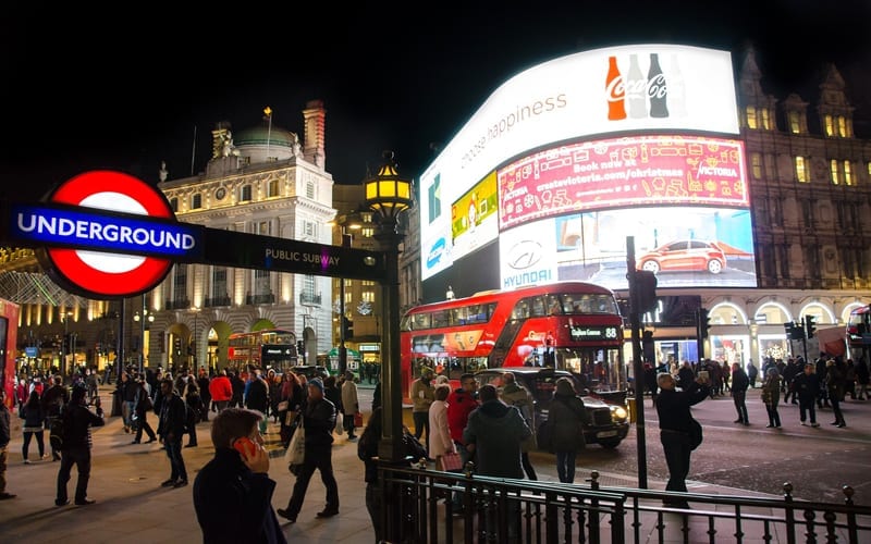 Piccadilly Circus na capital da Inglaterra