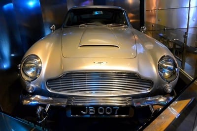 CARRO DE JAMES BOND NO MUSEU DA ESPIONAGEM