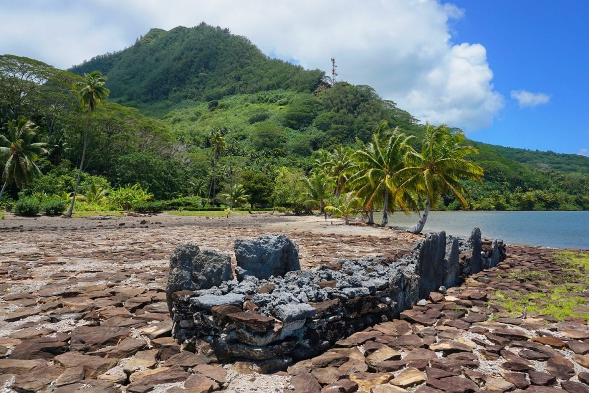 Templos sagrados Marae de pedras mecca, em Huahine