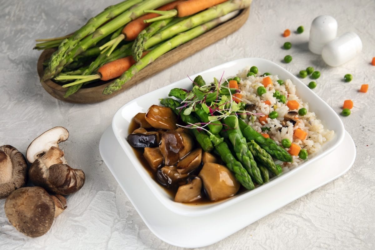 Emirates expande menu vegano com receitas inovadoras