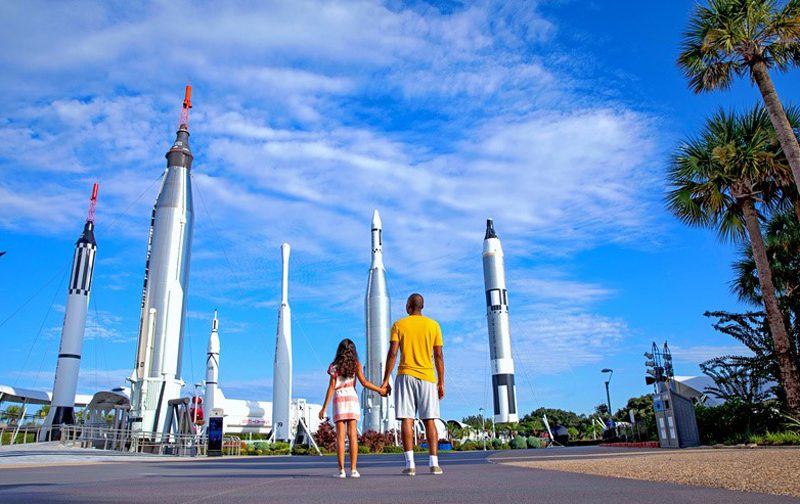 Holidays in Space anima o Kennedy Space Center