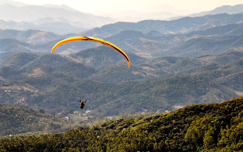 Voo de parapente em Santo Antônio do Pinhal