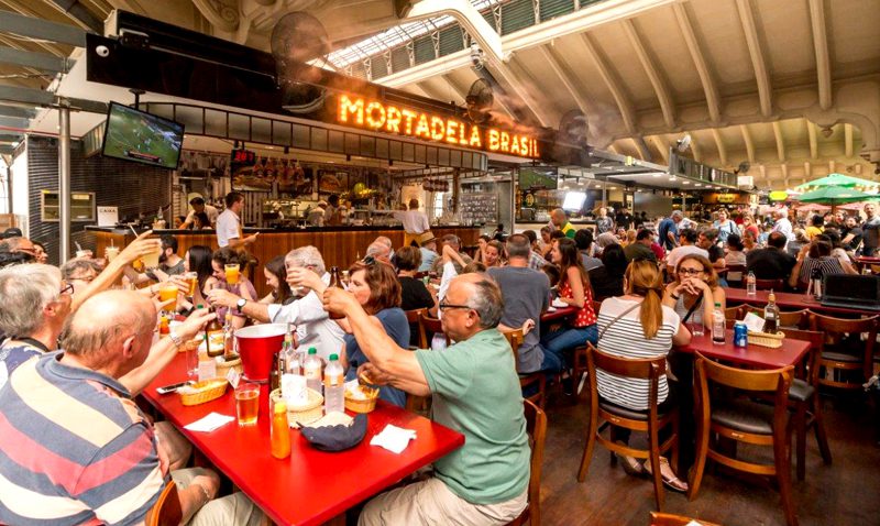 Mortadela Brasil no mezanino do Mercadão