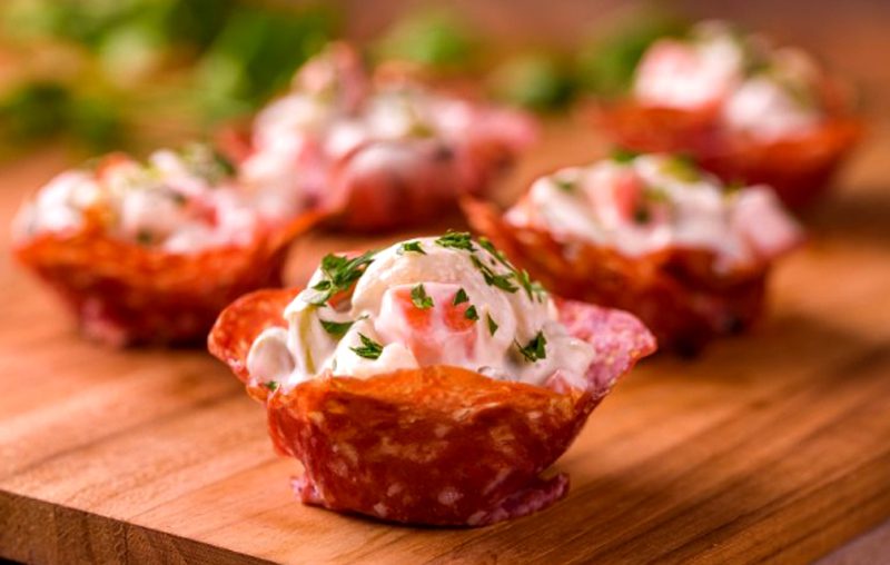Receitas leves e refrescantes - cestinhas de salame