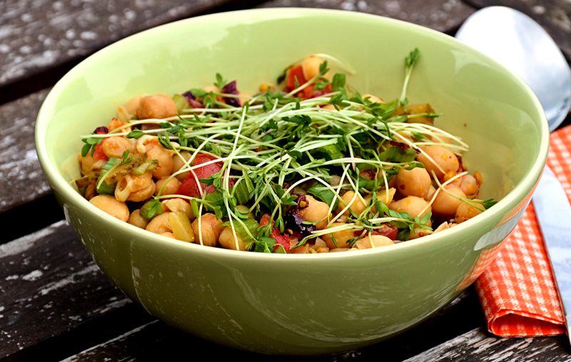 dez receitas deliciosas: salada de grão-de-bico