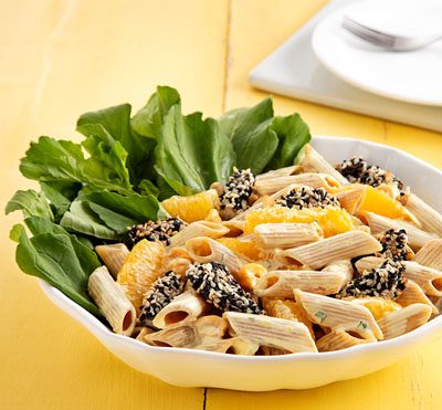 Salada de penne, frango e maionese cítrica