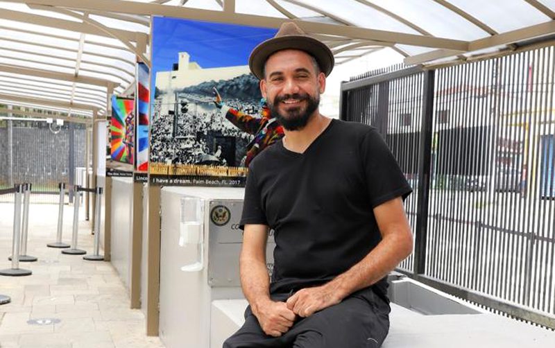 Consulado dos EUA em SP estreia mostra com painéis de Kobra