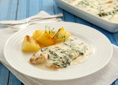 Filé de Peixe com Molho de Espinafre e Queijo