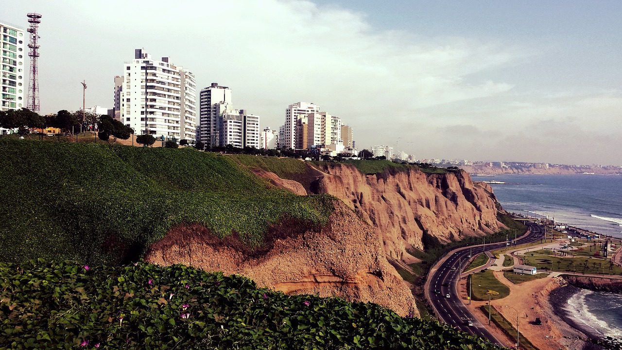 Miraflores é destino procurado na capital do Peru