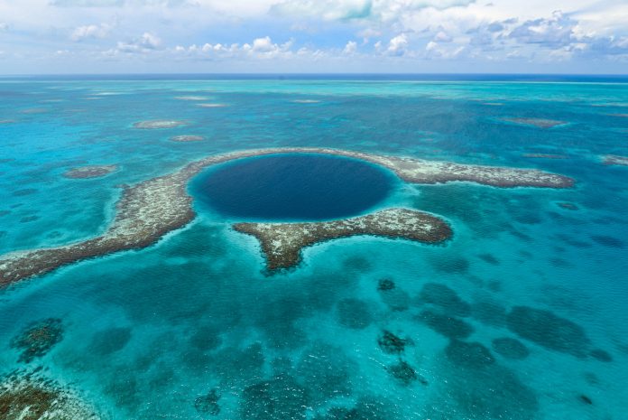 Belize: Great Blue Hole em um sobrevoo inesquecível