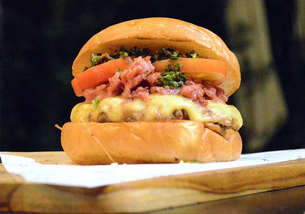 Vila Mariana ganha drinque e hambúrguer especial