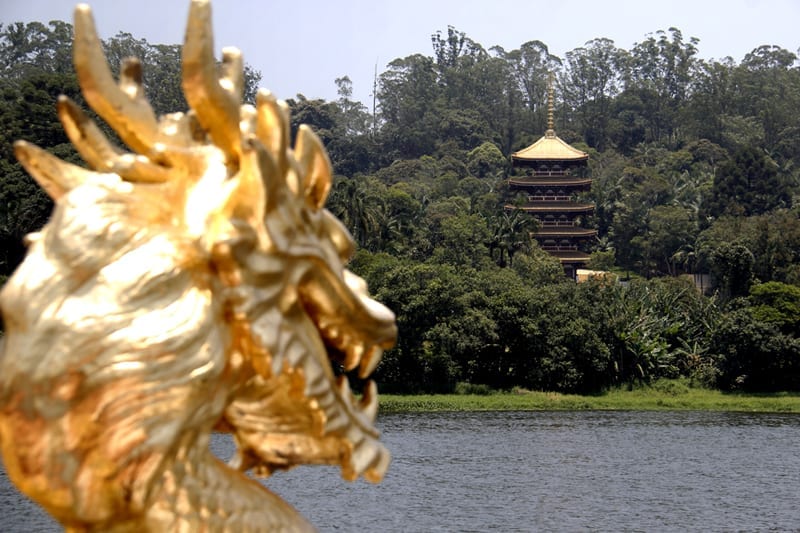 Torre de Miroku é a maior torre japonesa do Brasil