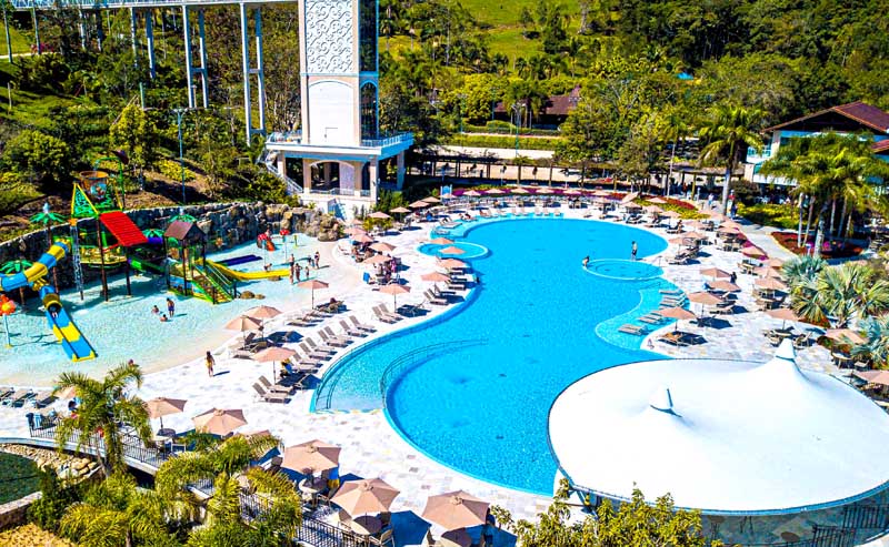 Fazzenda Park Resort term maior piscina do Sul do Brasil