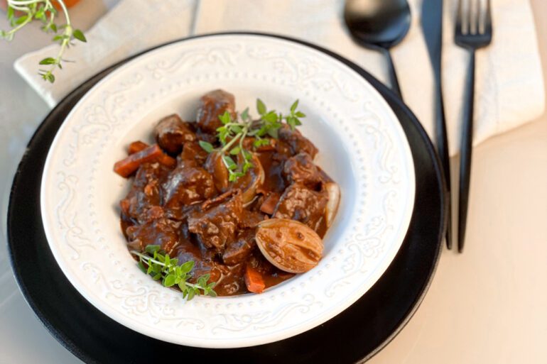 Receita do domingo Guisado de File Mignon Frigol Angus com chocolate photo