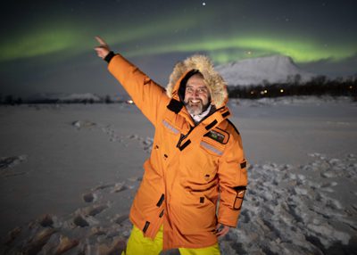 Marco Brotto na Lapônia com aurora boreal