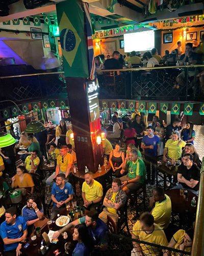 Brasil e Camarões no The Blue Pub terá cardápio especial
