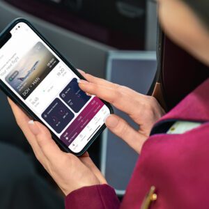 Qatar Airways equipa tripulação com aparelhos digitais