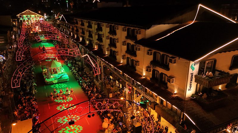 Hotel Serrazul: Vista privilegiada para o Desfile do Natal Luz em Gramado