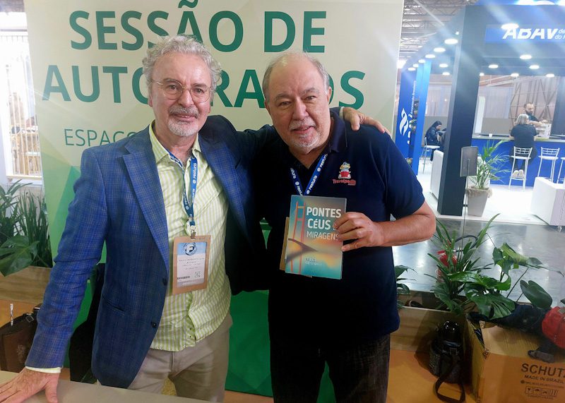 Paulo Atzingen lança quinto livro no Festuris, em Gramado