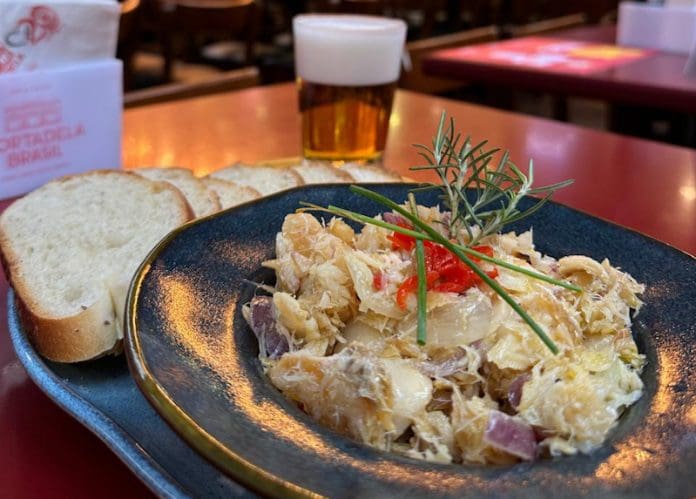 Mortadela Brasil no Comida di Buteco com petisco de bacalhau