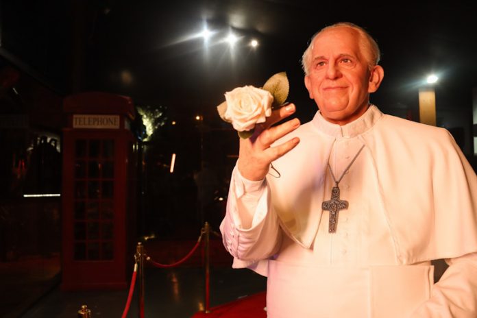 Museus presenteiam visitantes com fotos do Papa Francisco
