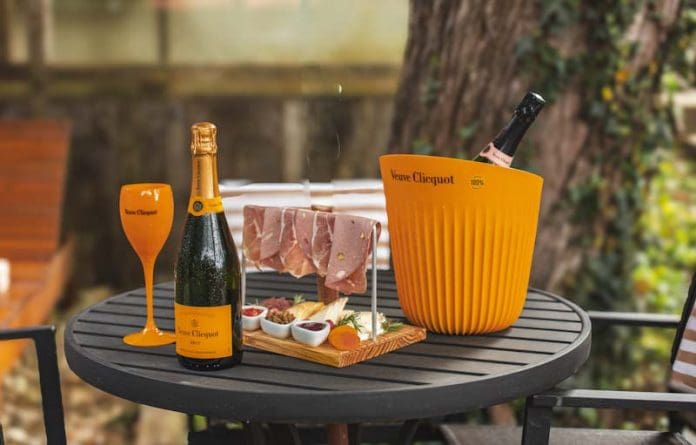 Terraço de inverno da Veuve Clicquot encanta turistas