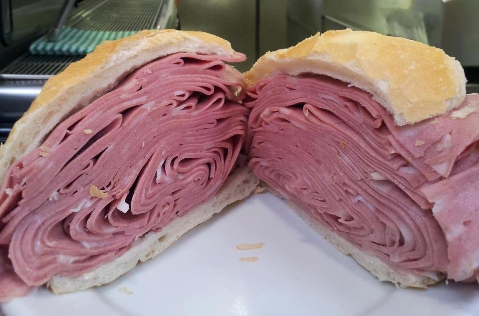 Dia da Mortadela: sanduíches são tradição no Mercadão de SP 