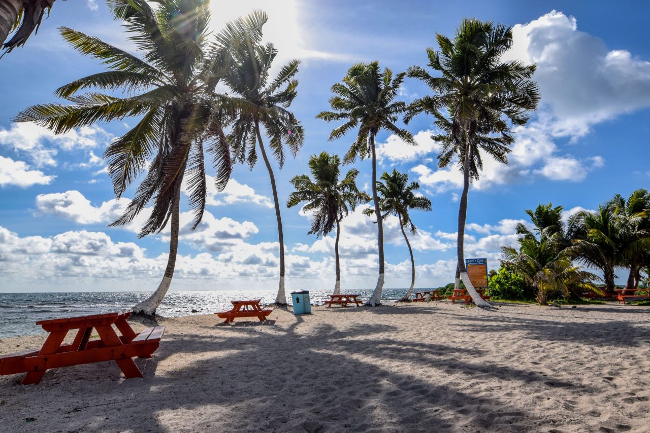 Belize esconde praias caribenhas ideais para mergulho e descanso
