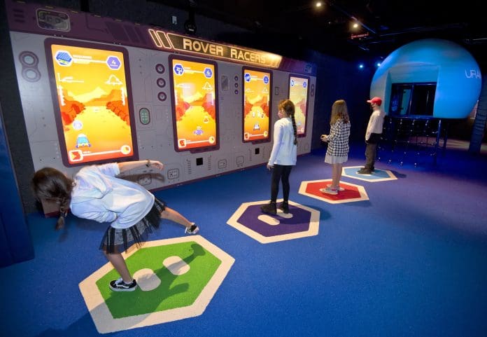 Kennedy Space Center une diversão e aprendizado infantil
