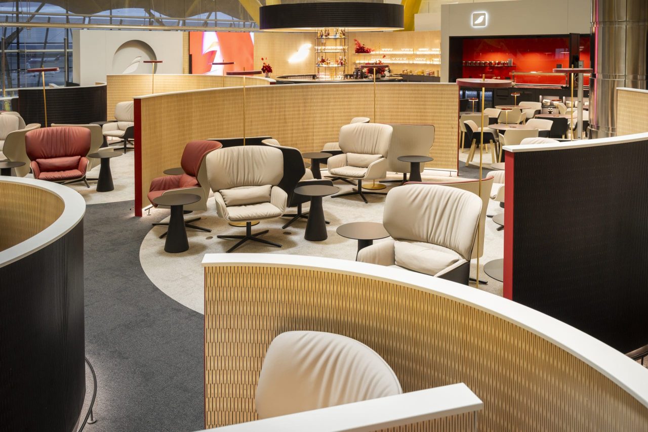 Iberia inaugura nova sala premium Emerald Lounge Sorolla